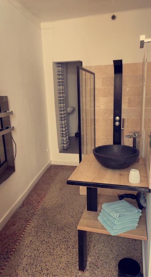 Ferienwohnung L'Ecrin Des Calquieres Nîmes Exterior foto